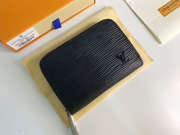 LVコピーウォレット着用イメージ